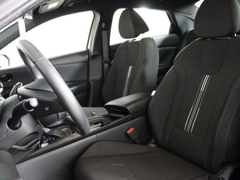 Certified 2025 Hyundai Elantra Sport FWD image 19