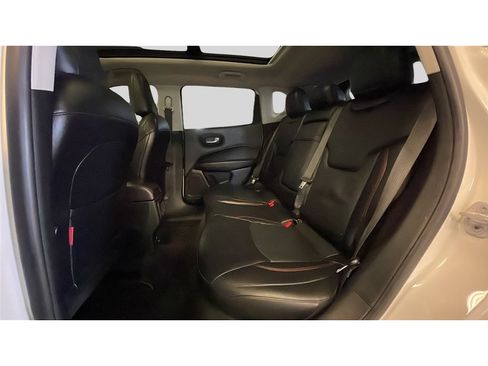 Used 2018 Jeep Compass Trailhawk w/ Leather Interior Group AWD/4WD image 15