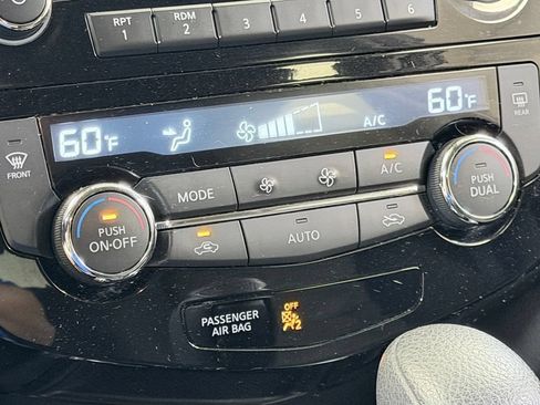 Used 2016 Nissan Rogue SV FWD image 45