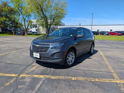 Used 2022 Chevrolet Equinox LS AWD/4WD image 3