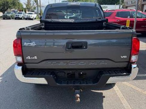 Used 2021 Toyota Tacoma SR5 AWD/4WD image 5