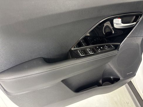 Used 2022 Kia Niro EX image 14