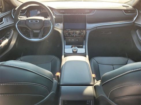 Used 2025 Jeep Grand Cherokee Limited w/ Luxury Tech Group II image 13