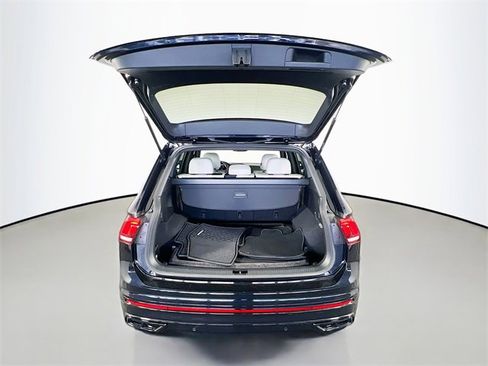 Used 2023 Volkswagen Tiguan SE R-Line image 28