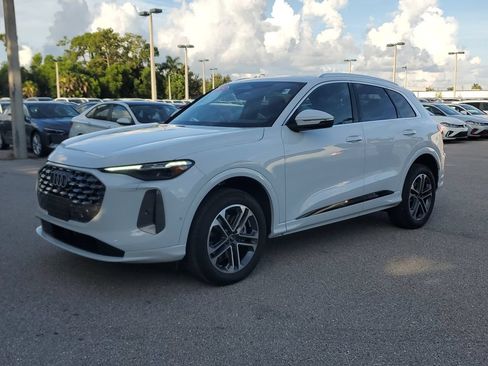 Certified 2025 Audi Q5 Premium Plus w/ Premium Plus AWD/4WD image 9