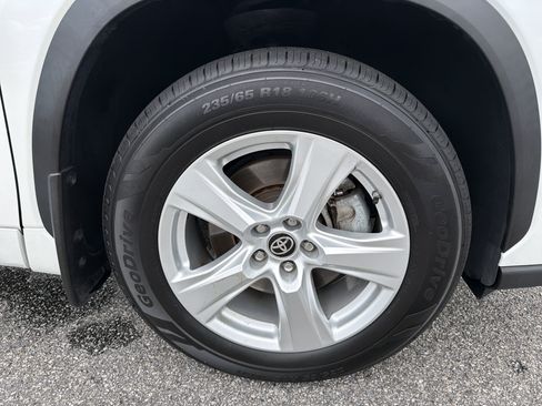 Certified 2024 Toyota Highlander LE AWD/4WD image 22