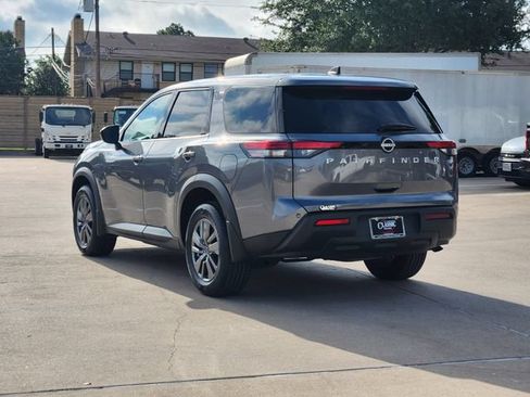 Used 2025 Nissan Pathfinder S FWD image 3