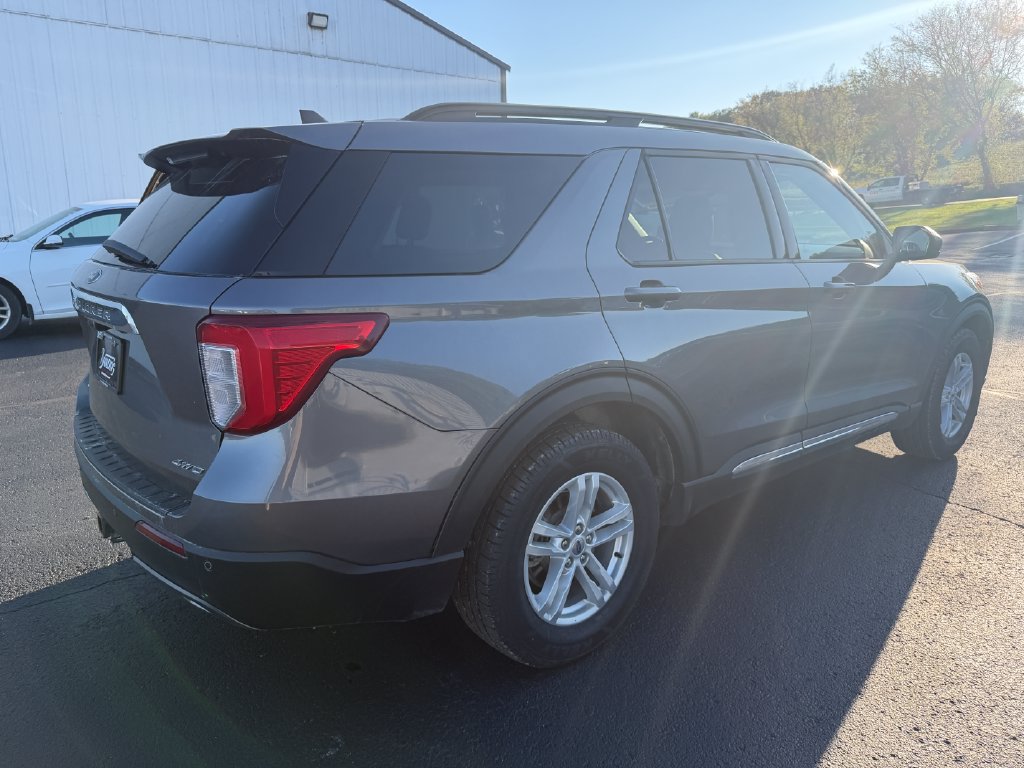 Used 2022 Ford Explorer XLT w/ Equipment Group 202A AWD/4WD image 5