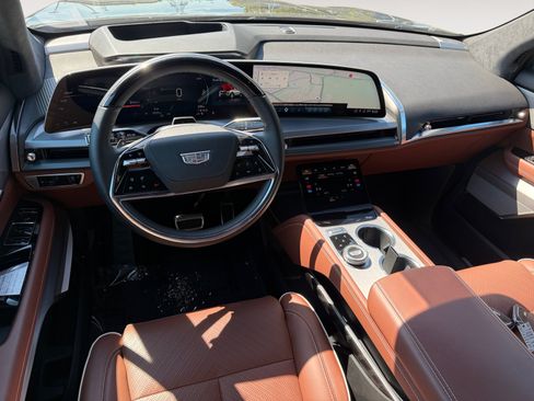 Used 2026 Cadillac Vistiq Platinum AWD/4WD image 15