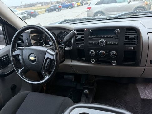 Used 2010 Chevrolet Silverado 2500 W/T image 2