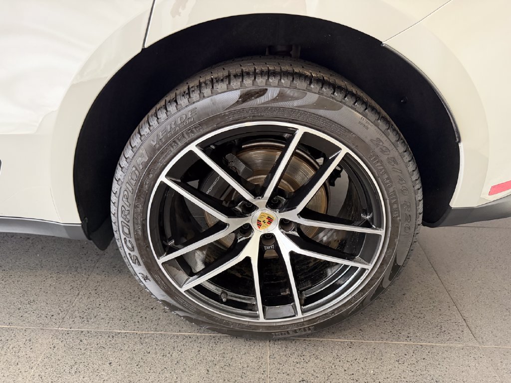 Certified 2026 Porsche Macan AWD/4WD image 11