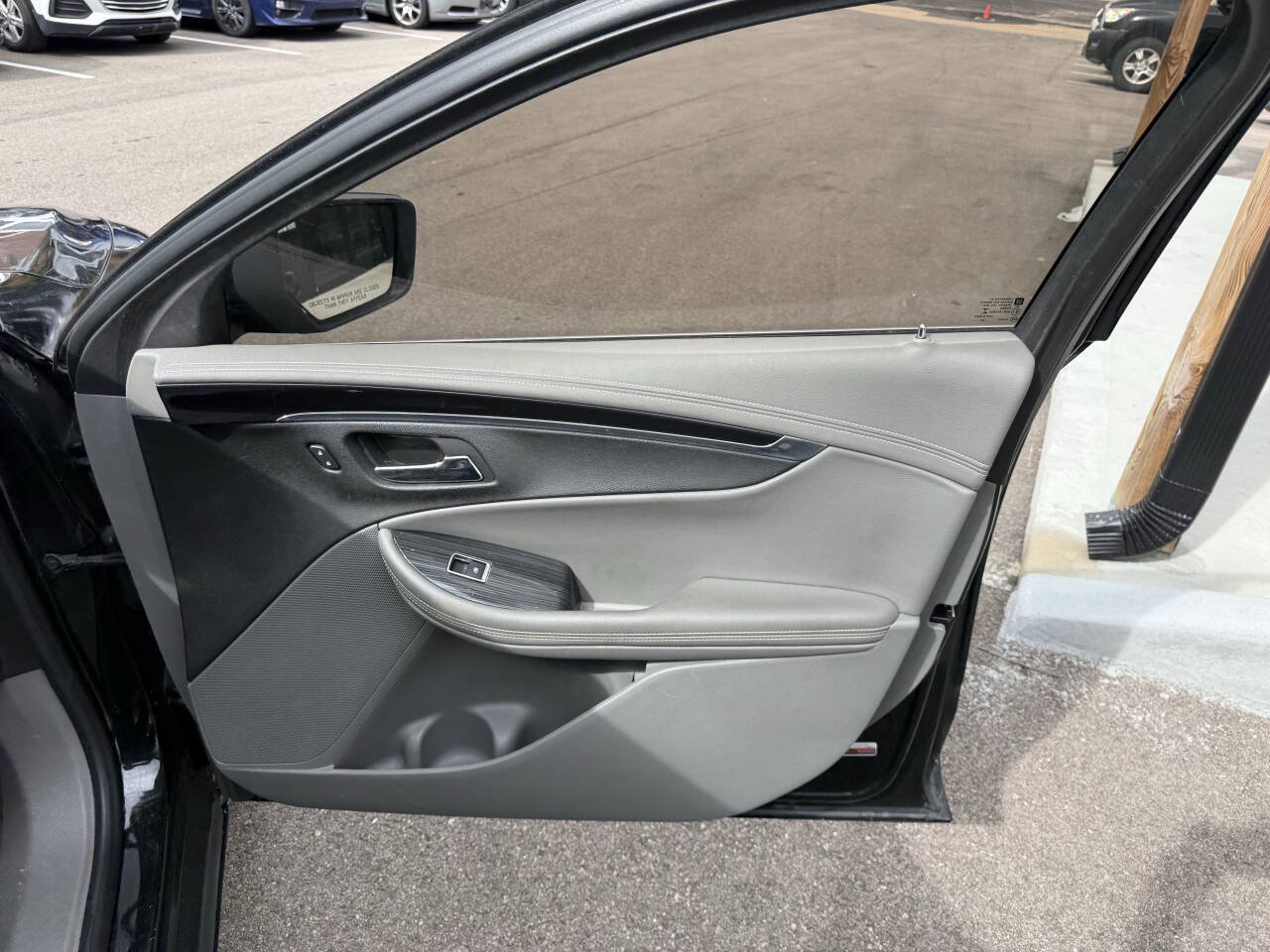 Used 2017 Chevrolet Impala LT FWD image 19