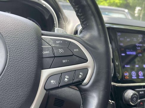 Used 2019 Jeep Grand Cherokee Summit AWD/4WD image 23