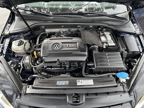Used 2017 Volkswagen Golf SE image 38