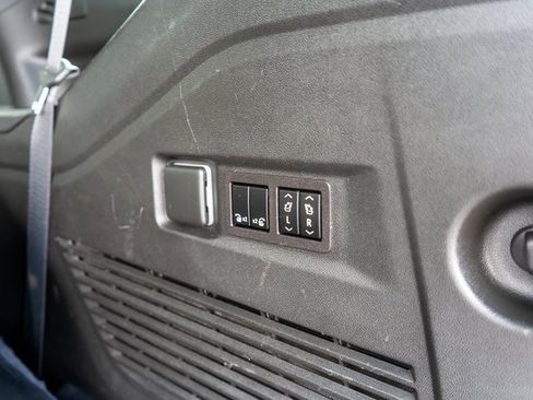 Used 2023 GMC Yukon Denali Ultimate image 39