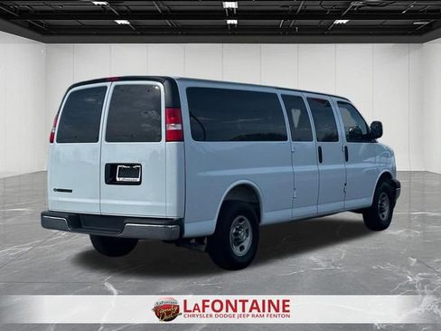 Used 2025 Chevrolet Express 3500 LT w/ LT Preferred Equipment Group RWD image 5