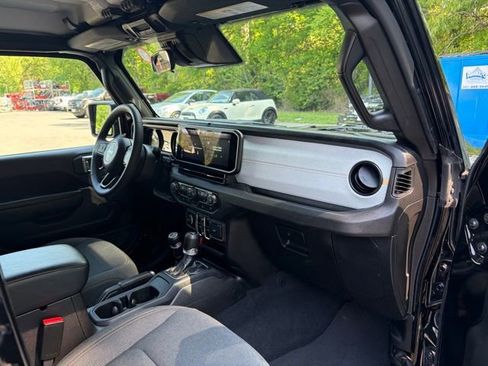 Used 2025 Jeep Wrangler Sport S AWD/4WD image 25