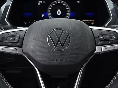 Used 2022 Volkswagen Tiguan SE image 19