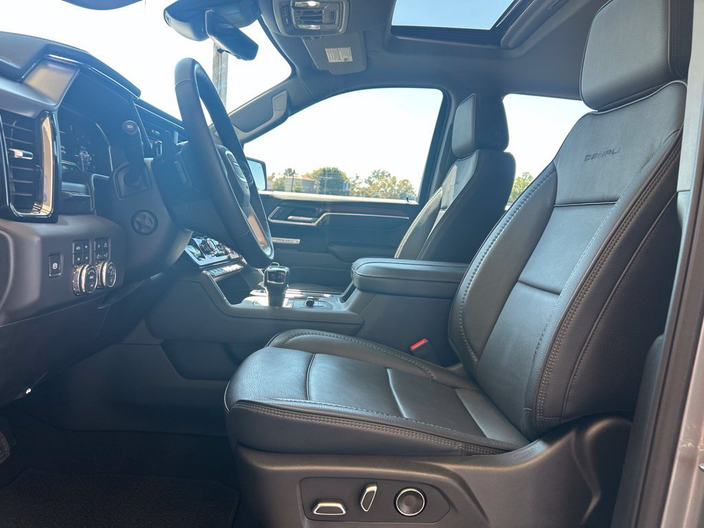 Used 2025 GMC Sierra 1500 Denali w/ Denali Reserve Package AWD/4WD image 8