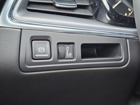 New 2026 Cadillac XT5 Luxury image 23