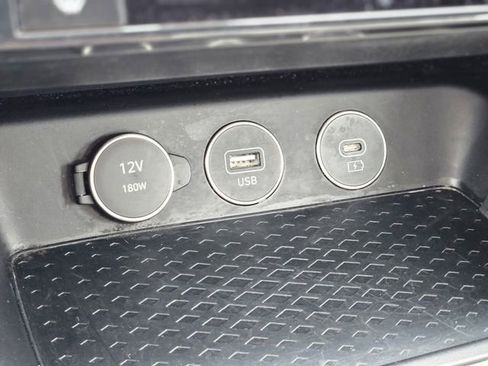 Used 2025 Genesis G70 2.5T image 25