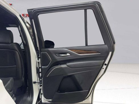 Used 2021 Cadillac Escalade Luxury image 60