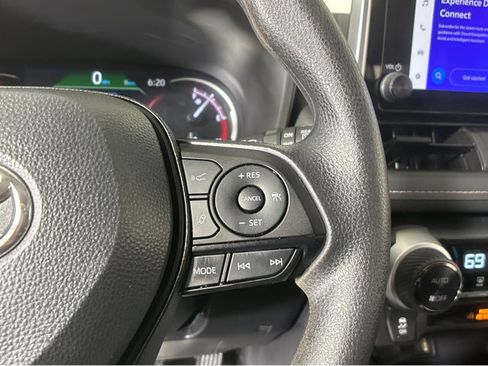 Used 2025 Toyota RAV4 XLE image 27