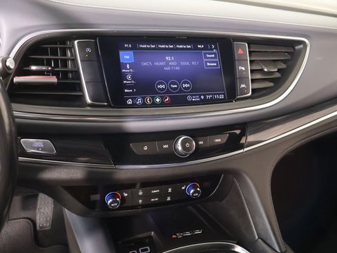 Used 2024 Buick Enclave Essence FWD image 5