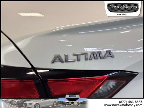 Used 2024 Nissan Altima 2.5 SR w/ SR Premium Package FWD image 10