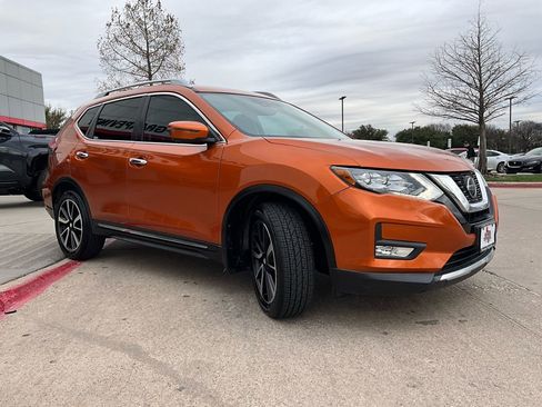 Used 2019 Nissan Rogue SL w/ Premium Package image 5