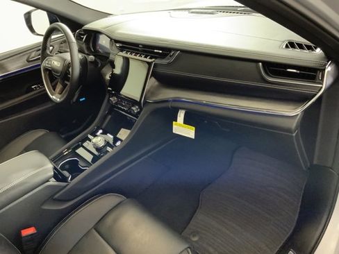 Used 2024 Jeep Grand Cherokee Overland w/ Luxury Tech Group IV image 43