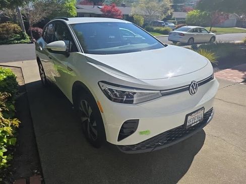 Used 2023 Volkswagen ID.4 Pro image 3