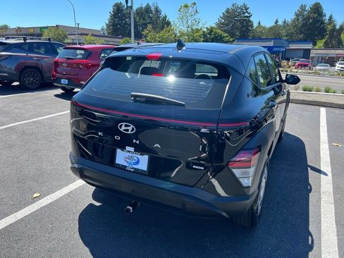 Certified 2025 Hyundai Kona SE AWD/4WD image 7