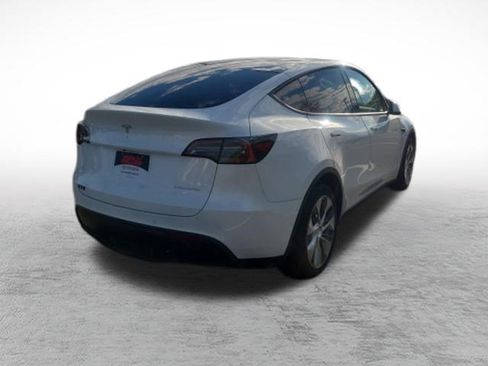 Used 2022 Tesla Model Y Long Range AWD/4WD image 7