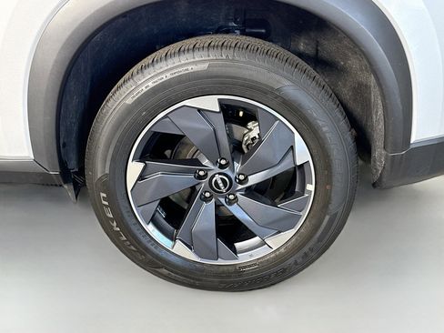 Used 2025 Nissan Rogue SV image 37