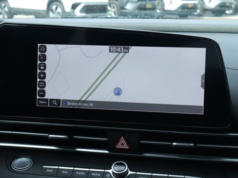 Used 2024 Hyundai Elantra Limited FWD image 22