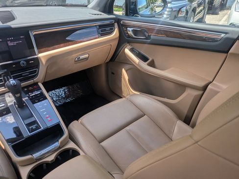 Used 2022 Porsche Macan AWD/4WD image 15
