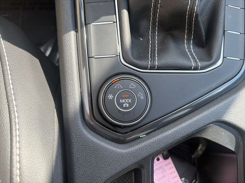 Certified 2022 Volkswagen Tiguan SE AWD/4WD image 33