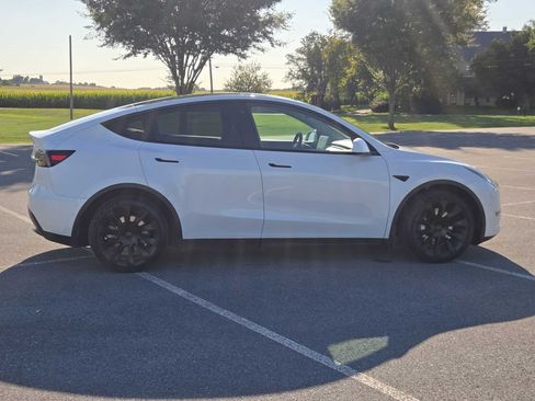 Used 2022 Tesla Model Y Long Range AWD/4WD image 8
