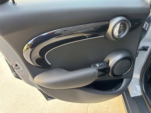 Used 2017 MINI Cooper 2-Door Hardtop FWD image 9