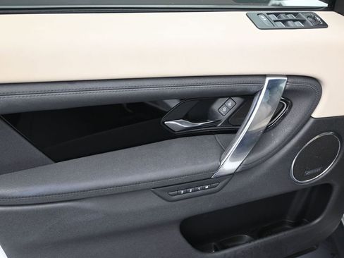 Used 2023 Land Rover Discovery Sport SE image 10