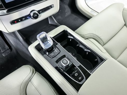New 2026 Volvo XC90 T8 Ultra w/ Protection Package Premier AWD/4WD image 17