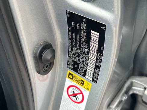 Used 2019 Toyota Highlander XLE image 32