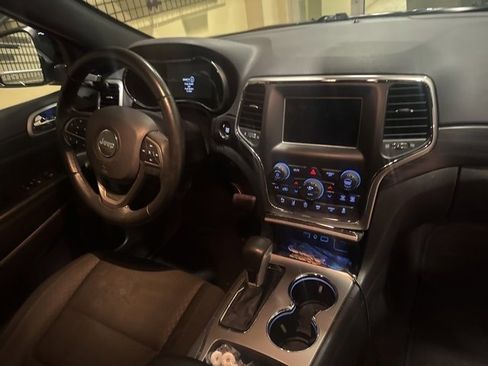 Used 2021 Jeep Grand Cherokee Laredo image 10