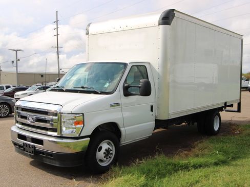 Used 2026 Ford E-350 and Econoline 350 Super Duty w/ Power Equipment Group RWD image 4