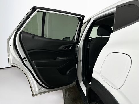 Used 2025 Chevrolet Trax LS image 25