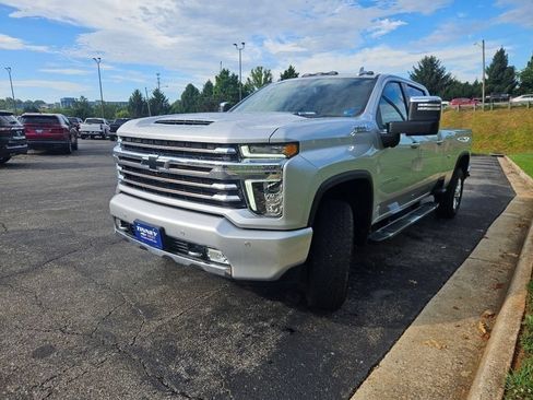 Used 2022 Chevrolet Silverado 3500 High Country w/ Safety Package II AWD/4WD image 3