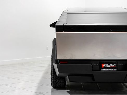 Used 2024 Tesla Cybertruck AWD Crew Cab image 46