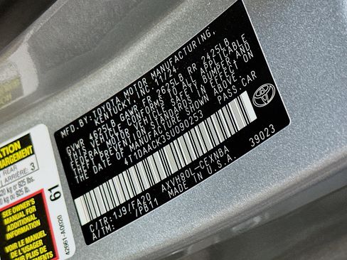 Used 2025 Toyota Camry LE image 12