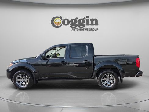 Used 2021 Nissan Frontier SV image 2